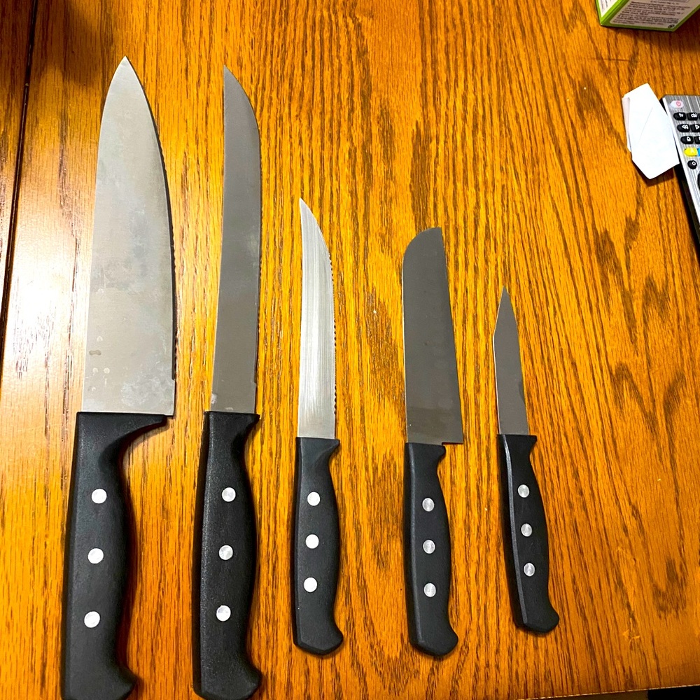 Farberware knife set with full set of steak knives